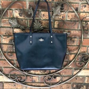 Coach city zip shopper